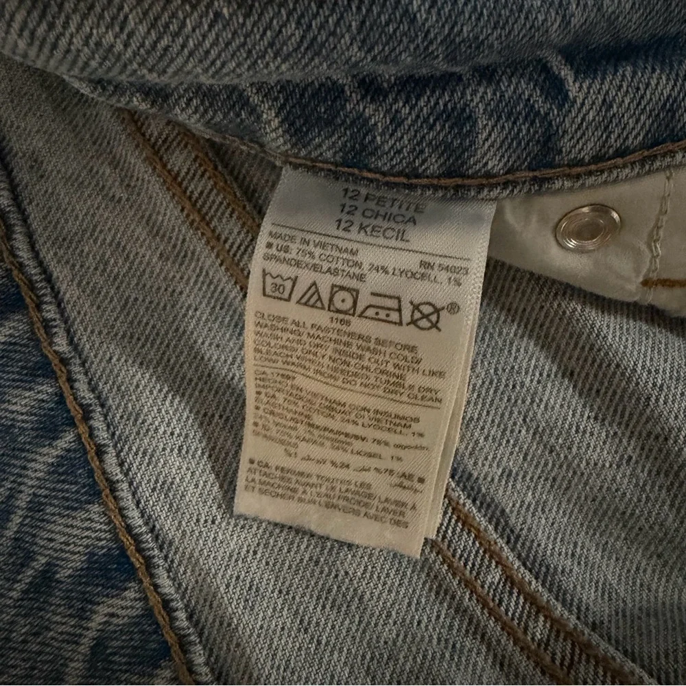 Old Navy High-Waisted Button-Fly Slouchy Straight Rip & Repair Jeans for Women - Picture 5 of 5